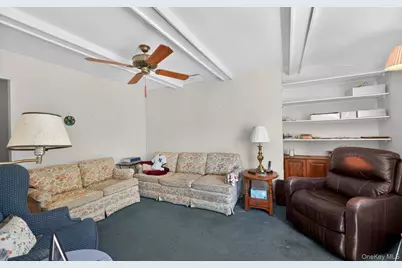 17 Peacock Lane, Commack, NY 11725 - Photo 11