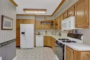 54 Nugent St, New Hyde Park, NY 11040 - Photo 11