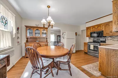 14 Avon Road, New Hyde Park, NY 11040 - Photo 5