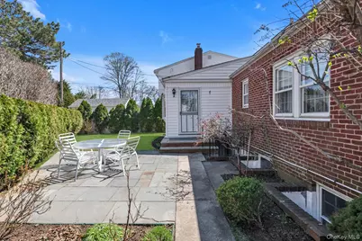 14 Avon Road, New Hyde Park, NY 11040 - Photo 19