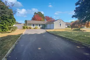 11 Frost Valley Dr, Patchogue, NY 11772 - Photo 11