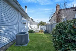 2 Rhonda Ln, Farmingdale, NY 11735 - Photo 17