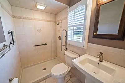 2 Rhonda Lane, Farmingdale, NY 11735 - Photo 9