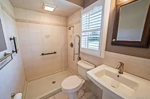 2 Rhonda Ln, Farmingdale, NY 11735 - Photo 9