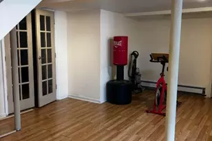 406 Plainview Rd, Hicksville, NY 11801 - Photo 17