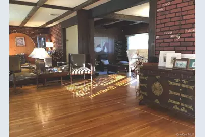 406 Plainview Road, Hicksville, NY 11801 - Photo 3