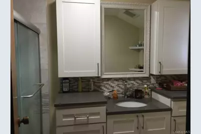 406 Plainview Road, Hicksville, NY 11801 - Photo 11