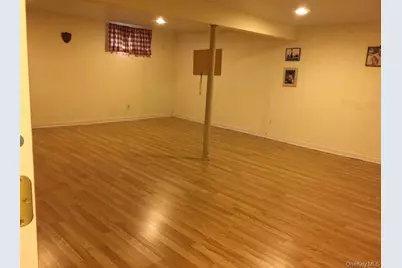 406 Plainview Road, Hicksville, NY 11801 - Photo 15