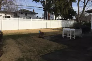 406 Plainview Rd, Hicksville, NY 11801 - Photo 19