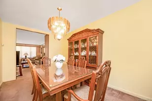 61-43 75th Pl, Middle Village, NY 11379 - Photo 9