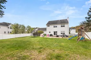 32 Willowbend Ln, Holtsville, NY 11742 - Photo 23