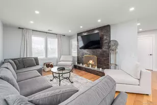 10940 Main Rd, East Marion, NY 11939 - Photo 11