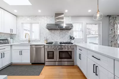 10940 Main Road, East Marion, NY 11939 - Photo 7