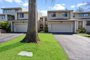 35 Chestnut Ln, Woodbury, NY 11797 - Photo 3