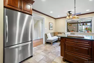 35 Chestnut Ln, Woodbury, NY 11797 - Photo 11