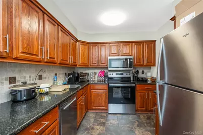 82 Cottonwood Ct. #82, Wantagh, NY 11793 - Photo 3