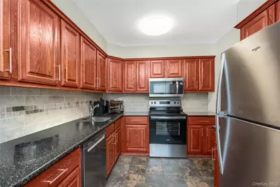 82 Cottonwood Ct. #82, Wantagh, NY 11793 - Photo 3