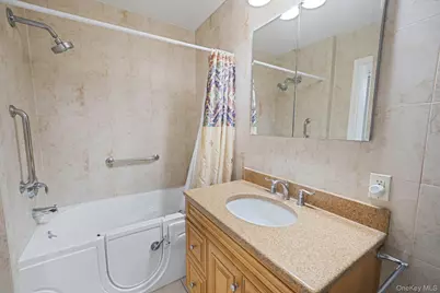 212 Mount Vernon Avenue, Medford, NY 11763 - Photo 11