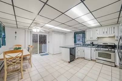 212 Mount Vernon Avenue, Medford, NY 11763 - Photo 7