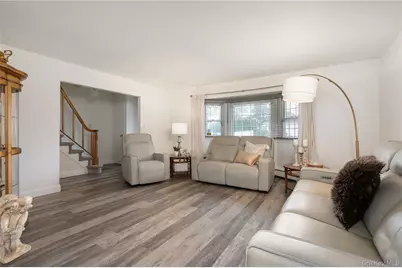 727 Outlook Avenue, West Babylon, NY 11704 - Photo 7