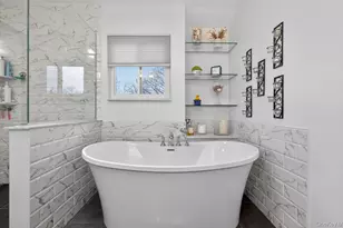 28 Timber Ridge Dr, Commack, NY 11725 - Photo 37