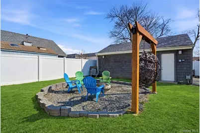 205 Oak Street, Patchogue, NY 11772 - Photo 19