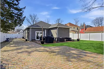 205 Oak Street, Patchogue, NY 11772 - Photo 17