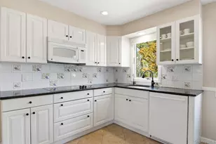 1 Carriage Ct, Stony Brook, NY 11790 - Photo 15