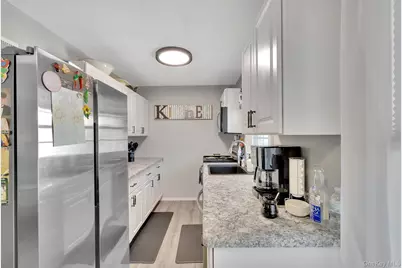 14 W Dogwood Drive, Poughkeepsie, NY 12601 - Photo 3