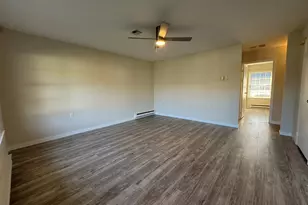 368 Woodbridge Dr, Ridge, NY 11961 - Photo 5