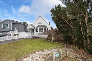 129 Norwalk Ave, Medford, NY 11763 - Photo 3