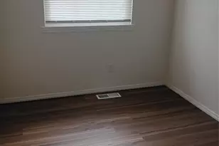 87 Hill Ct, Calverton, NY 11933 - Photo 9