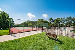 21 Glen Hollow Dr, Holtsville, NY 11742 - Photo 19