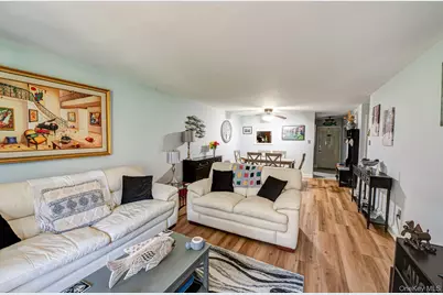 21 Glen Hollow Drive #G30, Holtsville, NY 11742 - Photo 5