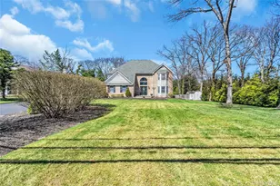 1 Kings Ct, Hauppauge, NY 11788 - Photo 3