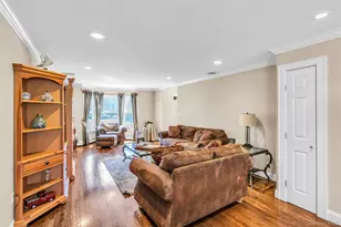 1 Kings Ct, Hauppauge, NY 11788 - Photo 9