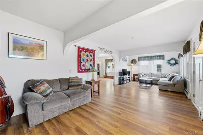 147 Church Avenue, Islip, NY 11751 - Photo 11