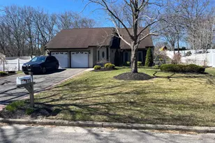 173 Sequoia Dr, Coram, NY 11727 - Photo 3