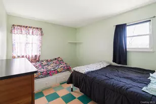 106 Bergold St, Brentwood, NY 11717 - Photo 9