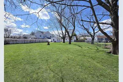 393 McConnell Avenue, Bayport, NY 11705 - Photo 15