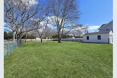 393 McConnell Avenue, Bayport, NY 11705 - Photo 13