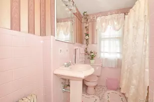 69-11 62nd Dr, Middle Village, NY 11379 - Photo 11