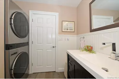 17 Central Avenue, Amityville, NY 11701 - Photo 25