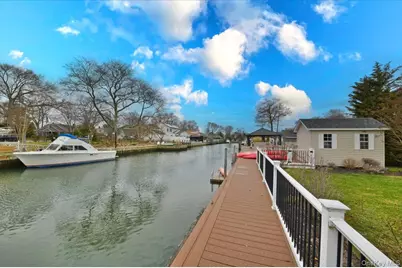 17 Central Avenue, Amityville, NY 11701 - Photo 31