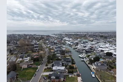 17 Central Avenue, Amityville, NY 11701 - Photo 39