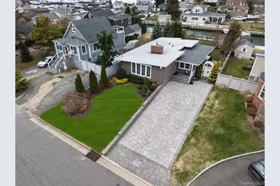 17 Central Avenue, Amityville, NY 11701 - Photo 3