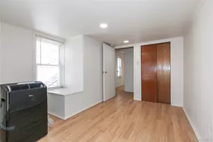 11 Lee Ct, Great Neck, NY 11024 - Photo 9