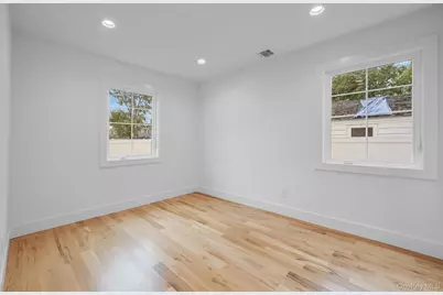 27 Elizabeth Court, Hempstead, NY 11550 - Photo 21