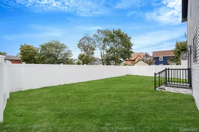 27 Elizabeth Court, Hempstead, NY 11550 - Photo 3