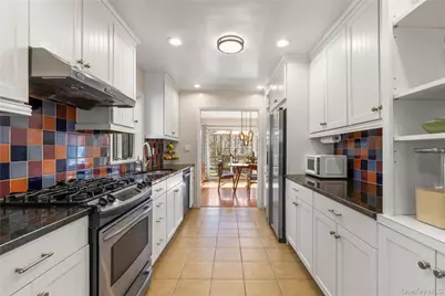 21 Tulip Tree Lane, Mamaroneck, NY 10543 - Photo 17